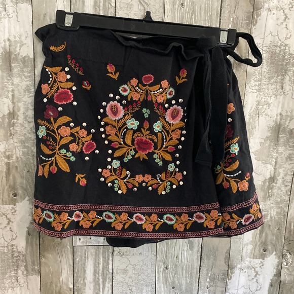 BBWM Women's Embroidered black skort S - Picture 1 of 8